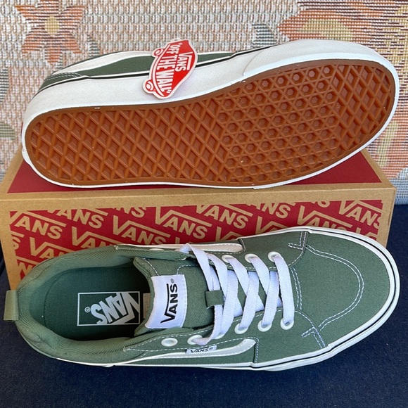 Vans Filmore
Canvas Duck Green/White
VNOA5HTXQ31
WMNS sneakers - Picture 4 of 16